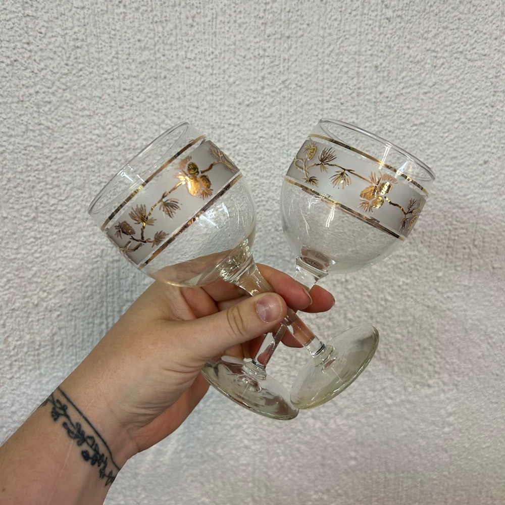 Pair of Vintage Libbey Glass 22K Gold Pinecone Wine Glasses